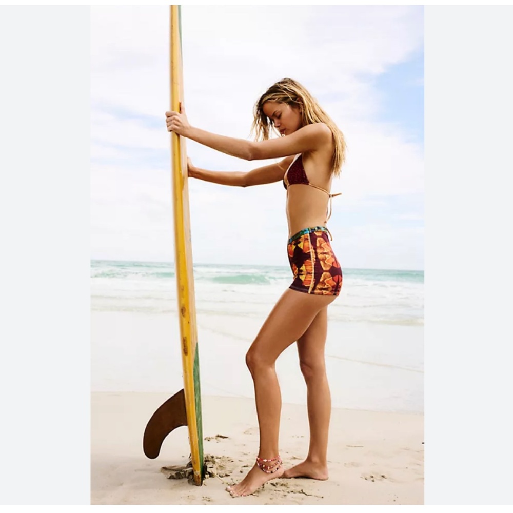 Free people fp beach free-est faye surf shorties in multi tie dye Small S
